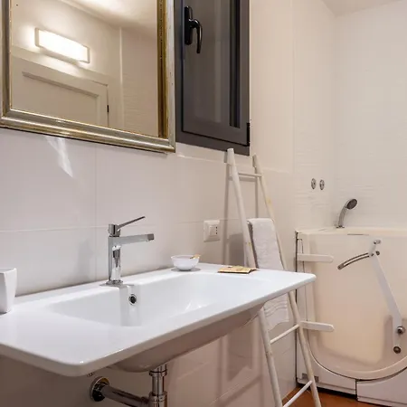 Villa La Casa Nel Bosco D'arte- In Chianti, House With Private Garden